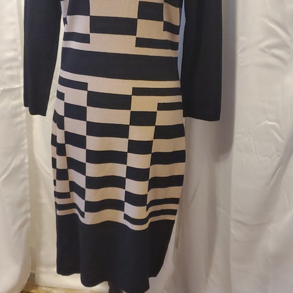 Sweater dress length 40 pit to pit 36 - Picture 8 of 11